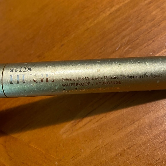 Stila HUGE Extreme Lash Mascara Waterproof - Picture 8 of 16